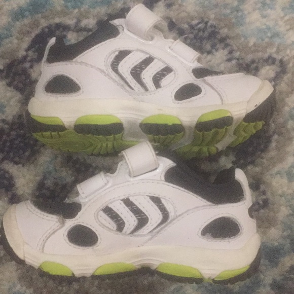 Kids stride rite! - Picture 3 of 3